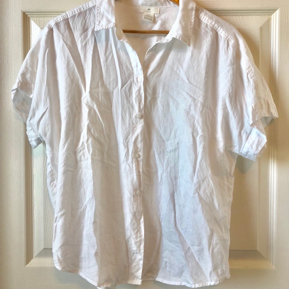 🔥MOVING SALE 🔥H&M Classic Button-down Top 🌵